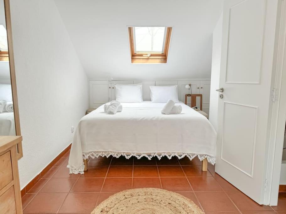 Costa Inn Beach House With Pool By Homeful Homes Costa de Caparica Exteriör bild