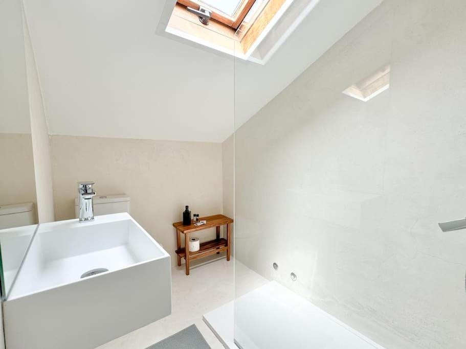 Costa Inn Beach House With Pool By Homeful Homes Costa de Caparica Exteriör bild