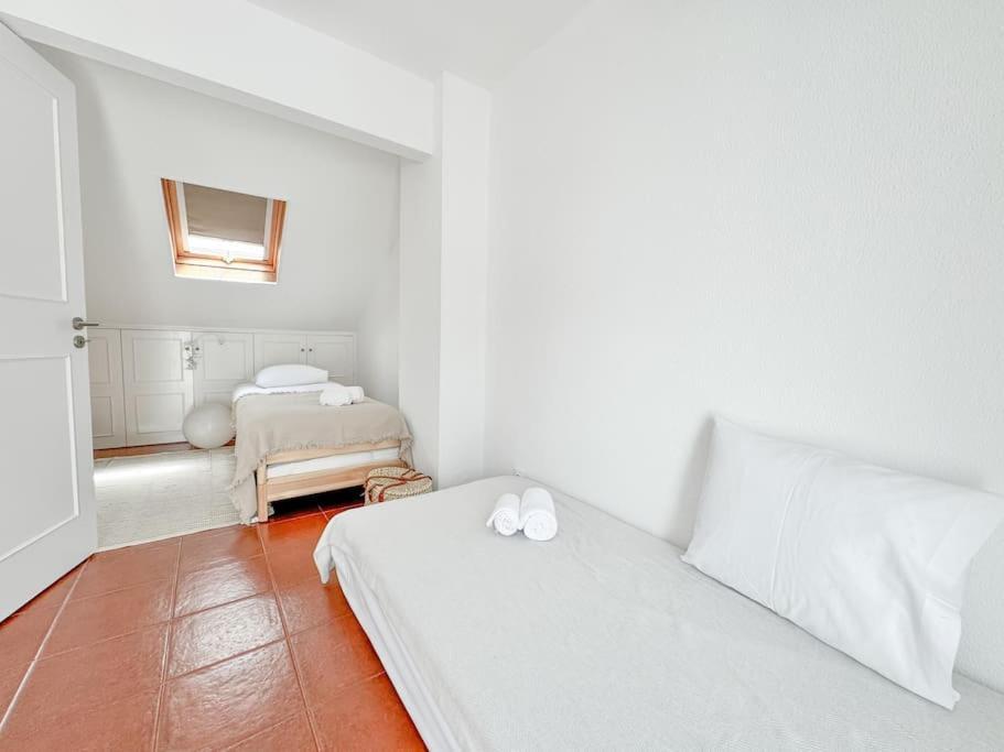 Costa Inn Beach House With Pool By Homeful Homes Costa de Caparica Exteriör bild