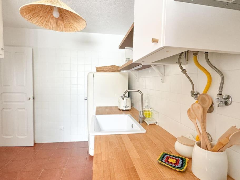 Costa Inn Beach House With Pool By Homeful Homes Costa de Caparica Exteriör bild